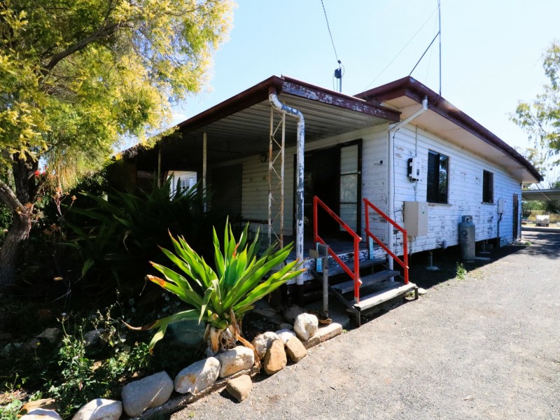 31 Saunders Street, Roma QLD 4455