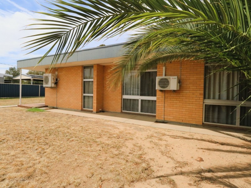 2 Nightingale Street, Roma QLD 4455