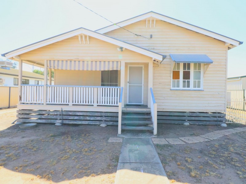 14 Feather Street, Roma QLD 4455