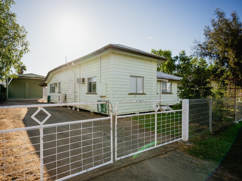77 Gregory Street, Roma QLD 4455