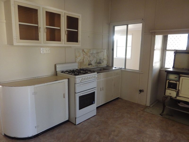 23 Timbury Street, Roma QLD 4455
