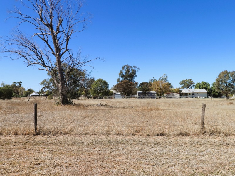 16 Banks Street, Yuleba QLD 4427
