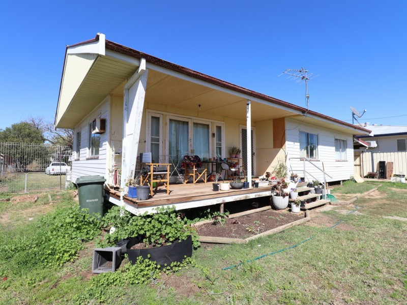 24 Hoffman Street, Roma QLD 4455