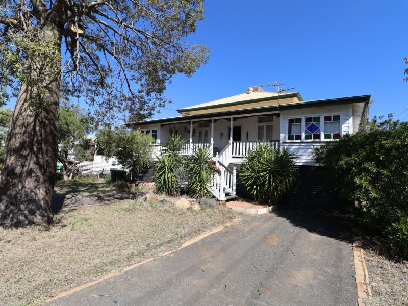 12 Mayne Street, Roma QLD 4455