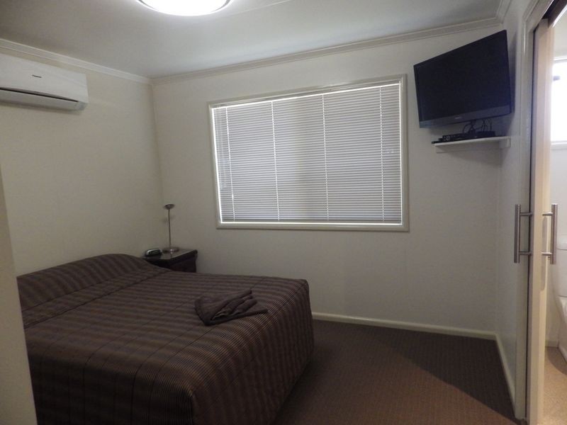 4 Hutton Street, Injune QLD 4454