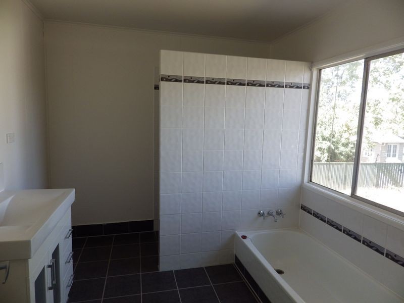 14 Lovell Street, Roma QLD 4455