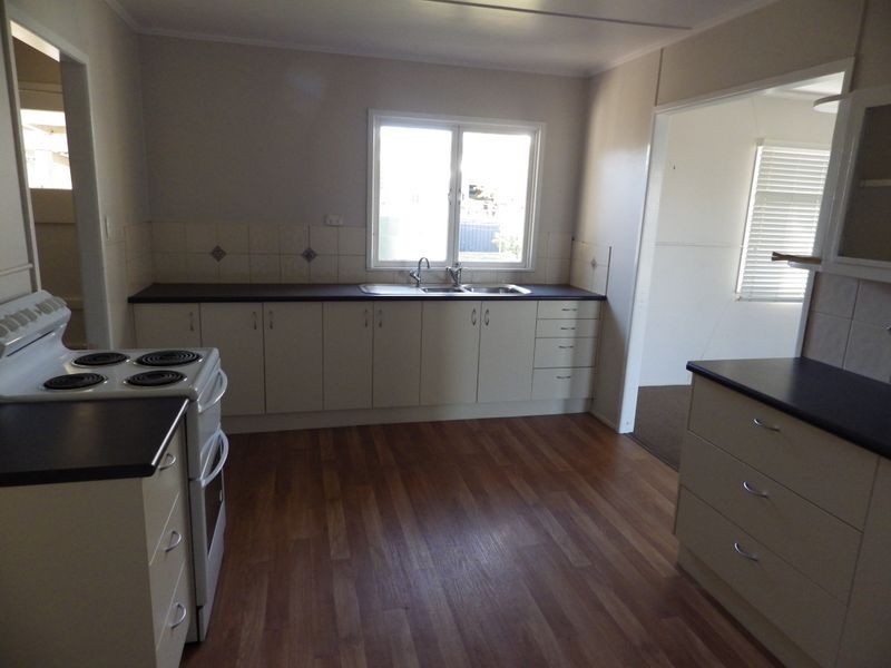 95 Raglan Street, Roma QLD 4455