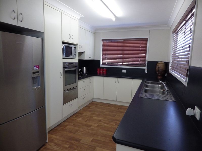 11 Roslyn Drive, Roma QLD 4455