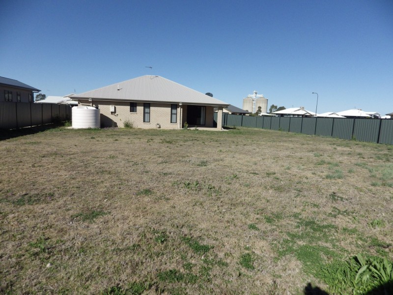 11 Beetson Drive, Roma QLD 4455