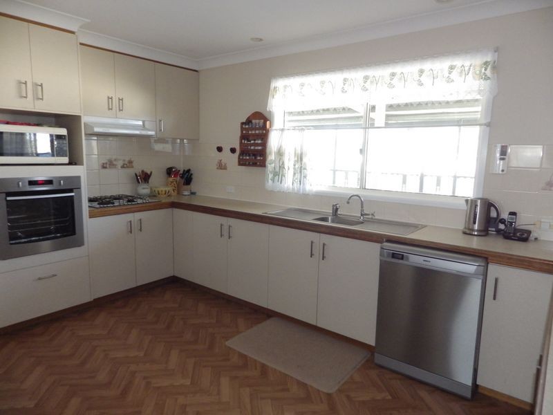 14 Baker Finch Cres, Roma QLD 4455