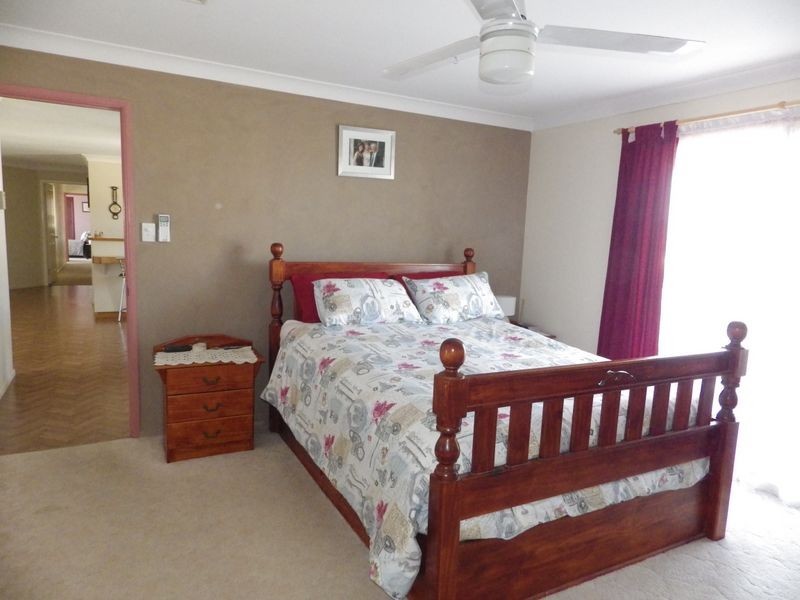 14 Baker Finch Cres, Roma QLD 4455