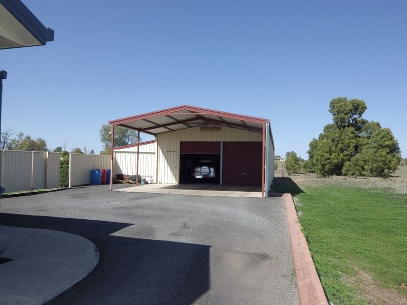 14 Baker Finch Cres, Roma QLD 4455