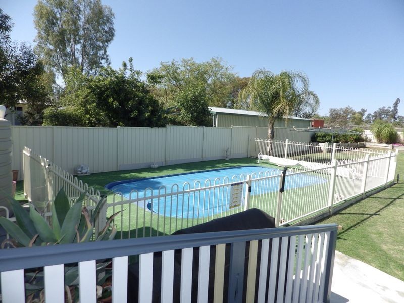 14 Baker Finch Cres, Roma QLD 4455