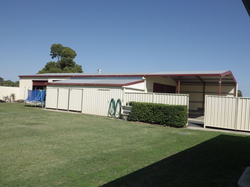 14 Baker Finch Cres, Roma QLD 4455