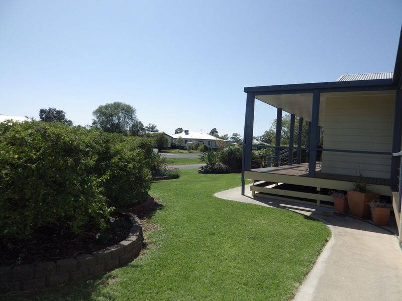 14 Baker Finch Cres, Roma QLD 4455