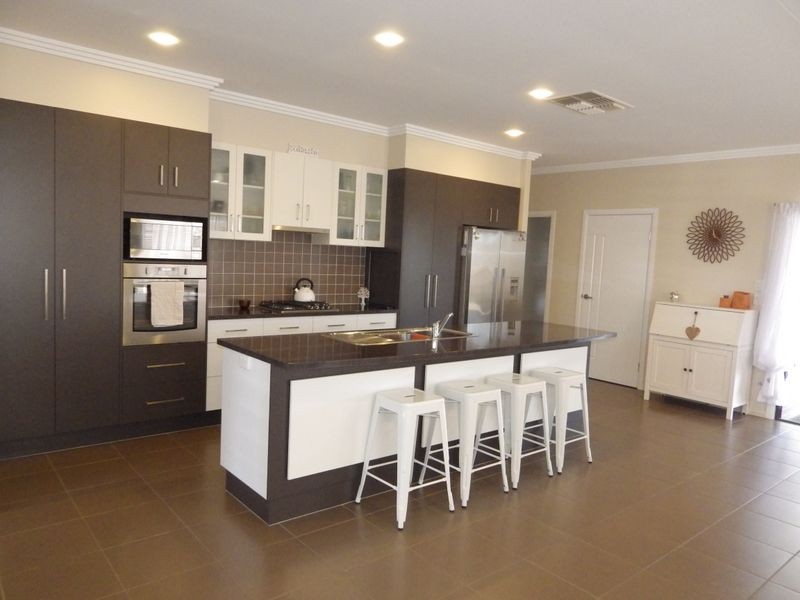 5 Beetson Drive, Roma QLD 4455