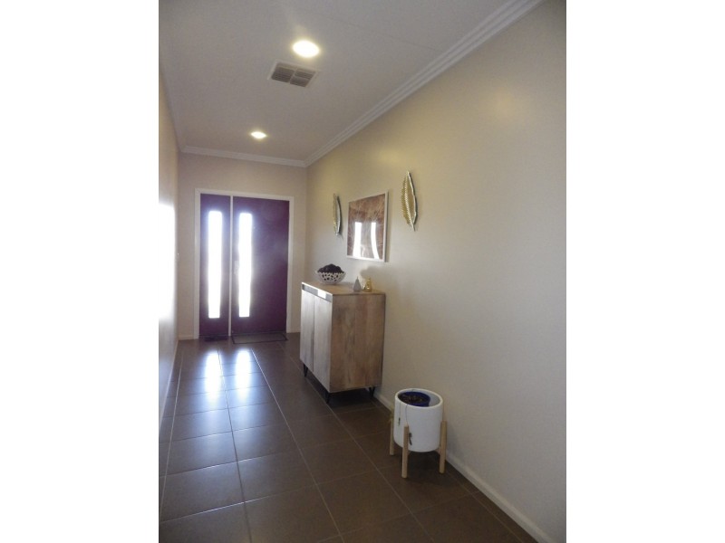 5 Beetson Drive, Roma QLD 4455