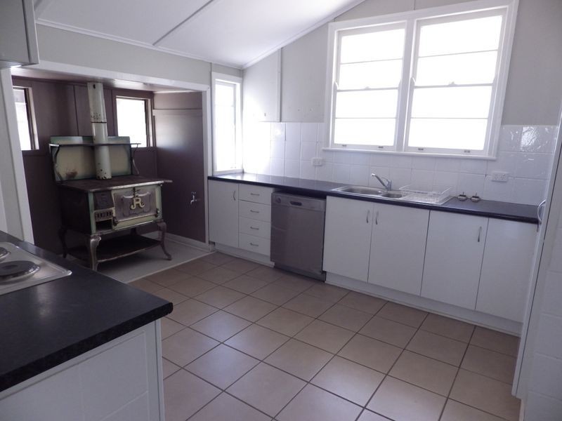 17 May Street, Roma QLD 4455