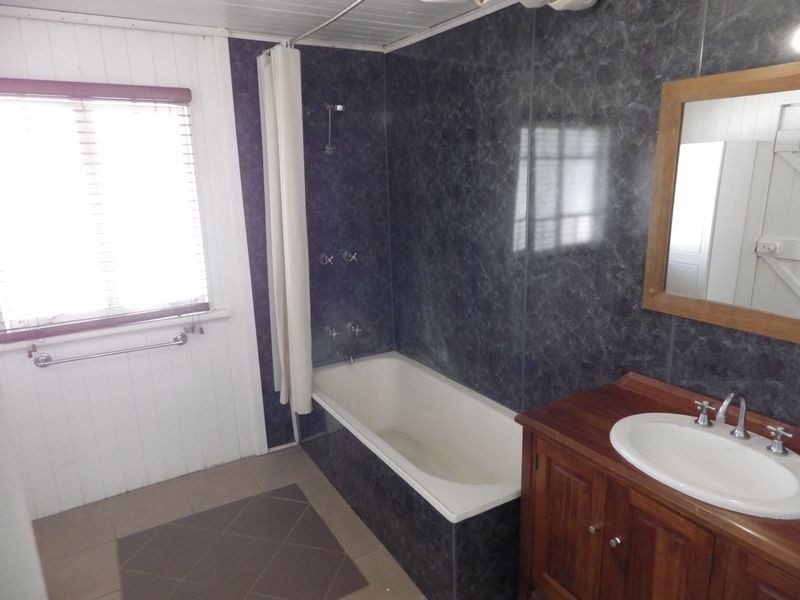 17 May Street, Roma QLD 4455
