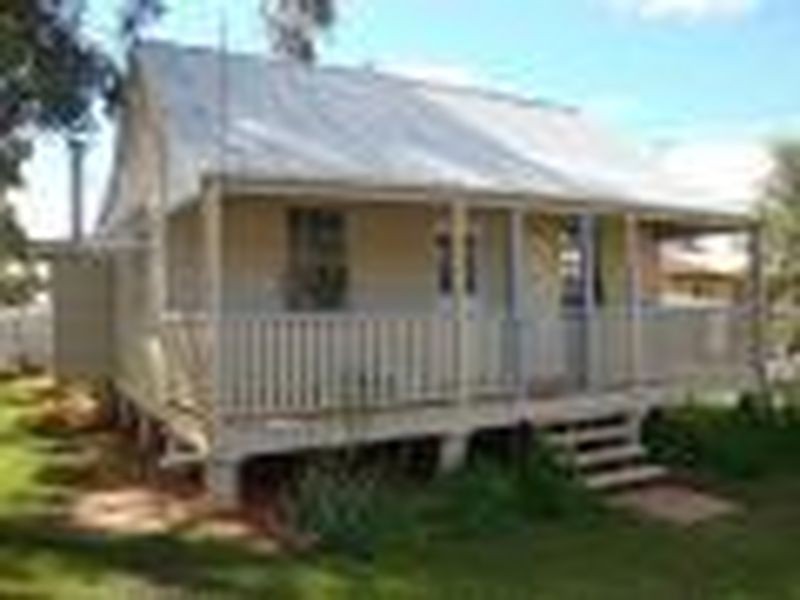 11 RIDGEWAY STREET, Charleville QLD 4470