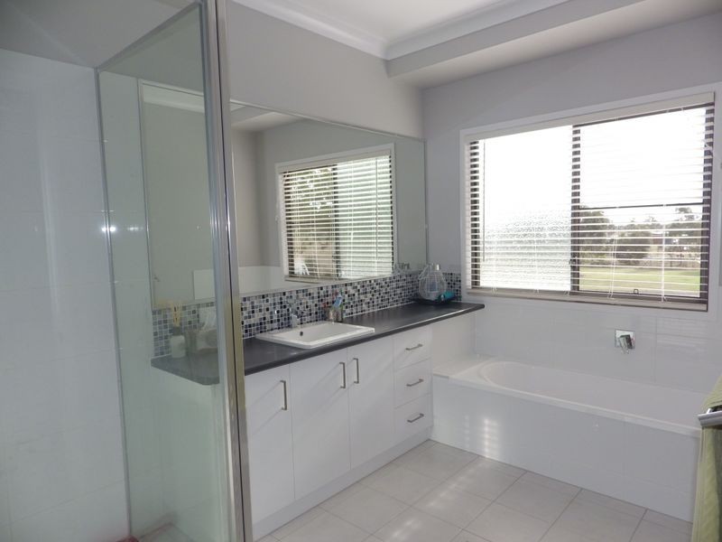 168 Bourne Drive, Roma QLD 4455