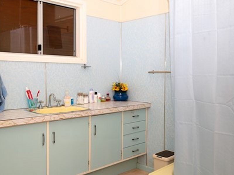 75 Warooby Lane, Roma QLD 4455