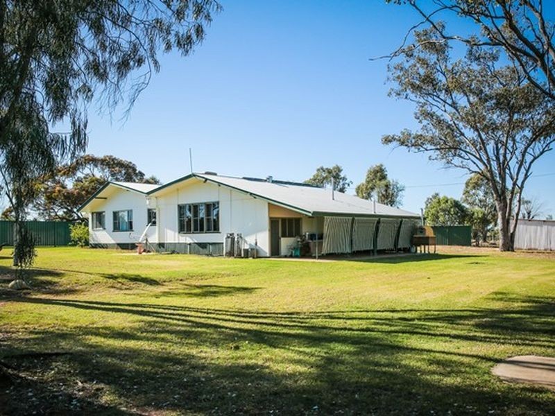 75 Warooby Lane, Roma QLD 4455