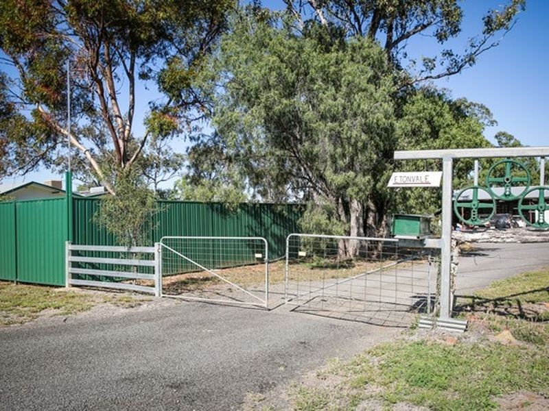 75 Warooby Lane, Roma QLD 4455