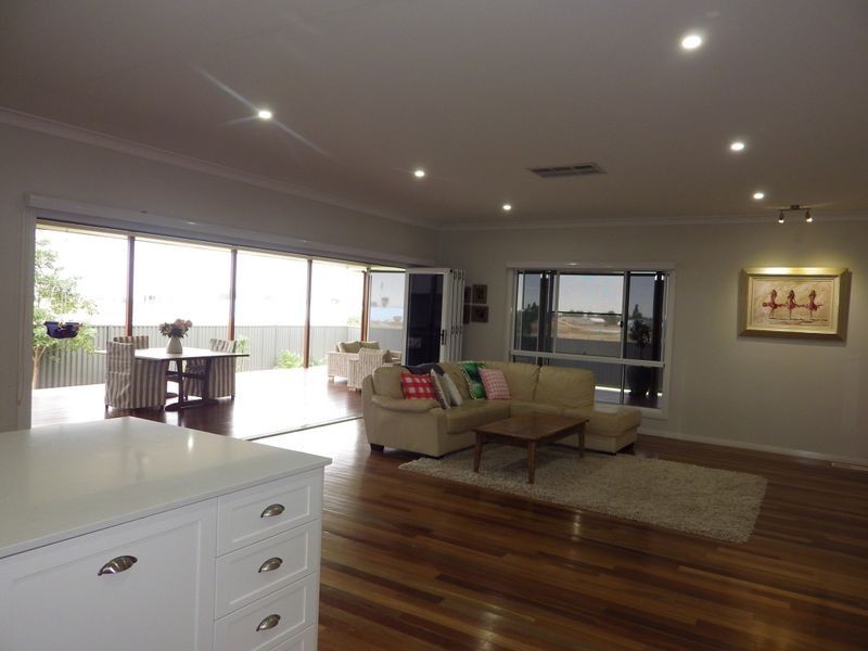 30 Beetson Drive, Roma QLD 4455