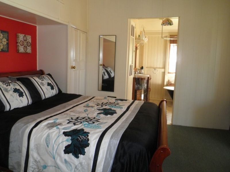 25 Miscamble Street, Roma QLD 4455