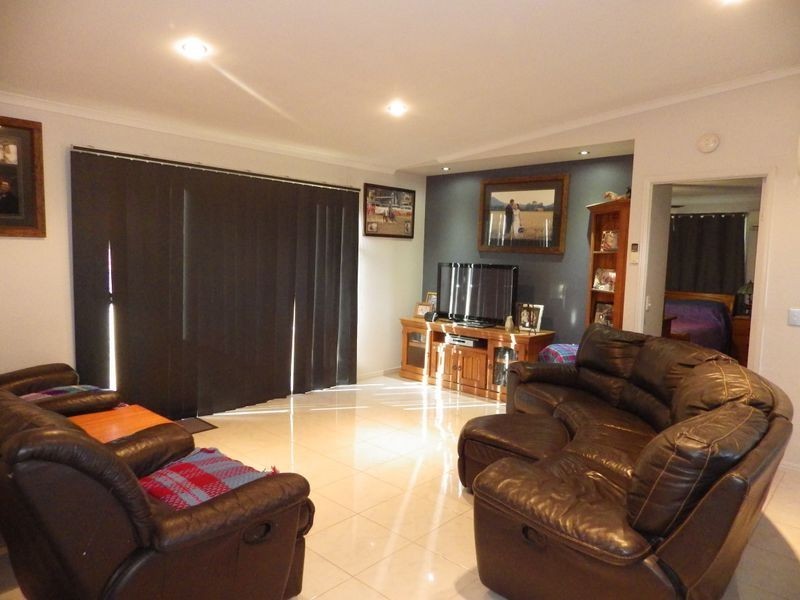 214 Bourne Drive, Roma QLD 4455