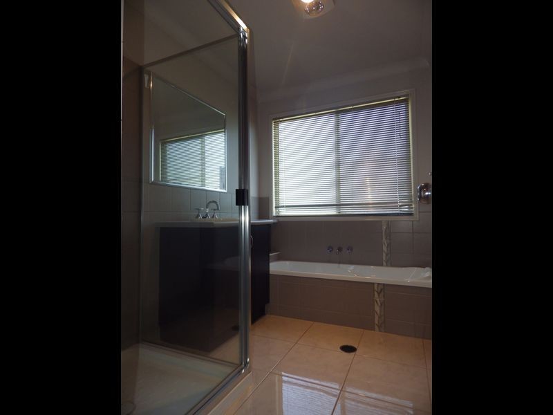 214 Bourne Drive, Roma QLD 4455