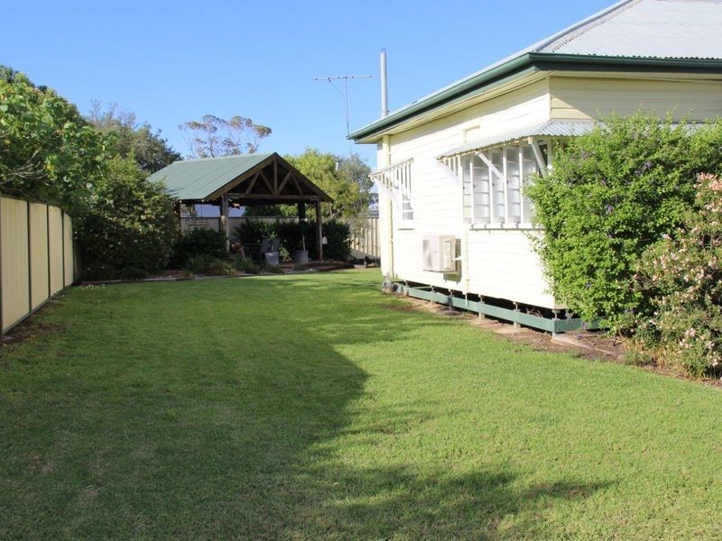 15 Hoffman Street, Roma QLD 4455