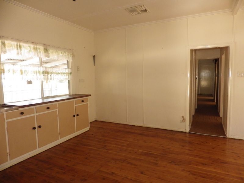 50 Gregory Street, Roma QLD 4455