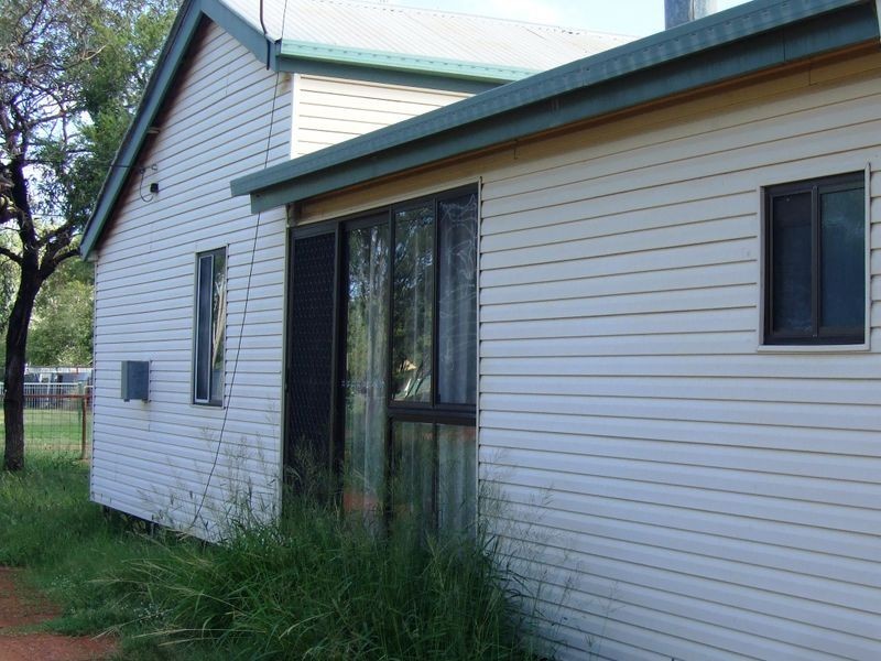 11 HILDA STREET, Charleville QLD 4470