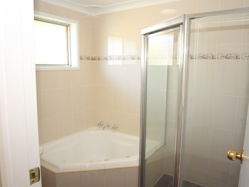 5 Noeline Avenue, Macquarie Fields NSW 2564