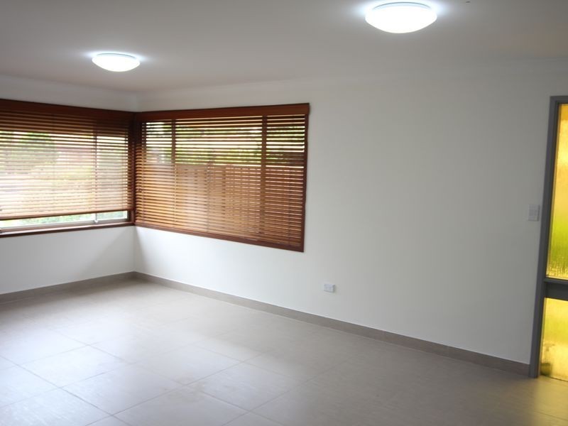 8A Robinson Close, Casula NSW 2170