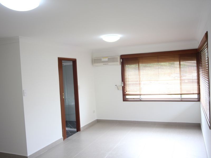 8A Robinson Close, Casula NSW 2170