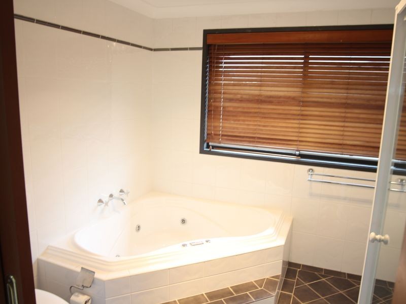 8A Robinson Close, Casula NSW 2170