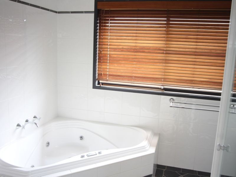 8A Robinson Close, Casula NSW 2170