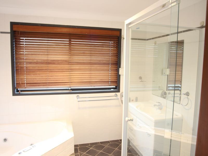 8A Robinson Close, Casula NSW 2170