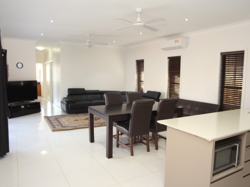 33 Woodroffe Street, Minto NSW 2566