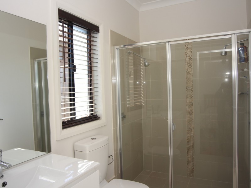 33 Woodroffe Street, Minto NSW 2566