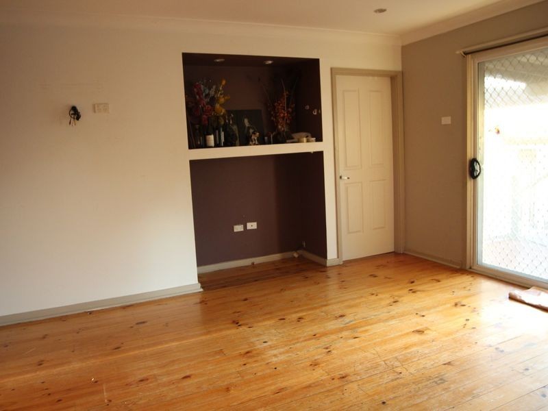 8 Paper Bark Place, Macquarie Fields NSW 2564