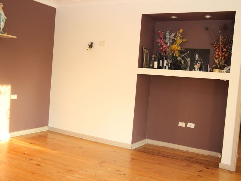 8 Paper Bark Place, Macquarie Fields NSW 2564