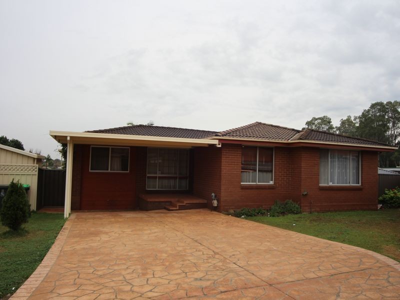 9 Boyer Place, Minto NSW 2566