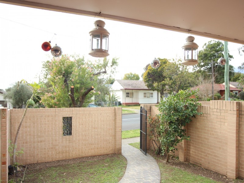 4/6 Cumberland Road, Ingleburn NSW 2565