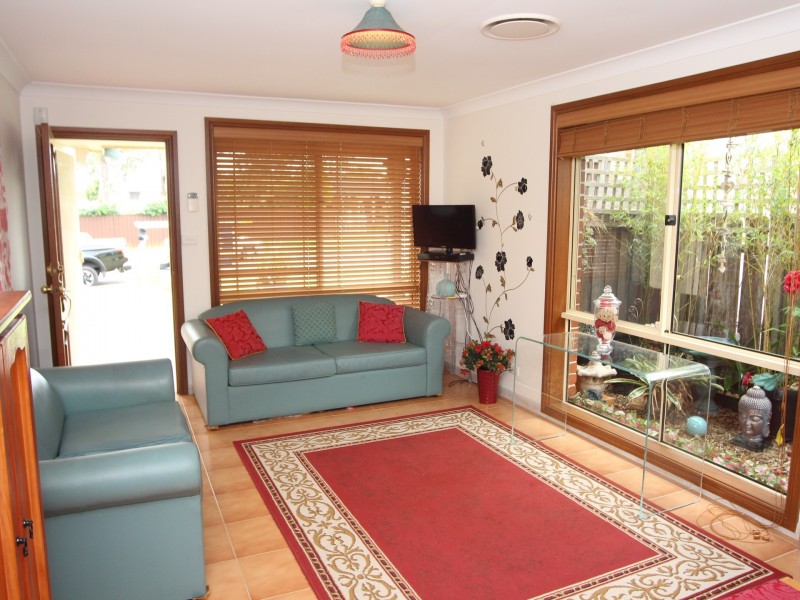 32B Hyacinth Avenue, Macquarie Fields NSW 2564