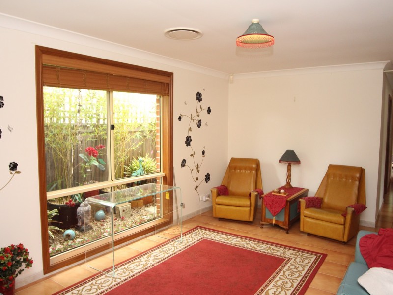 32B Hyacinth Avenue, Macquarie Fields NSW 2564