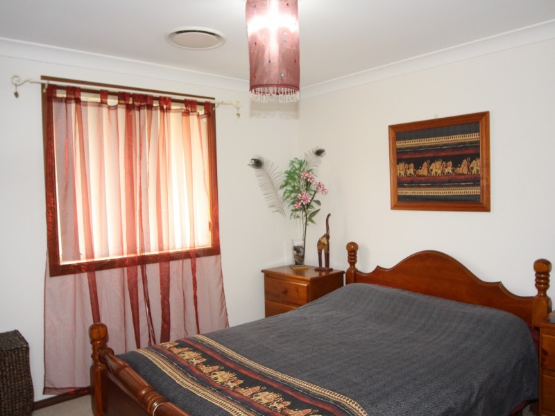 32B Hyacinth Avenue, Macquarie Fields NSW 2564